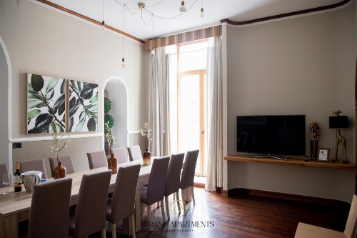 Grandapartments via Duomo Napoli image 10