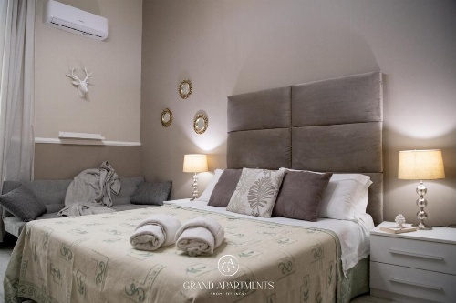 Grandapartments via Duomo Napoli image 14