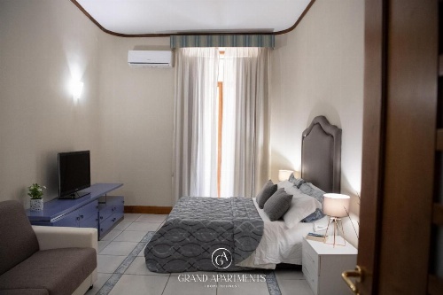 Grandapartments via Duomo Napoli image 18